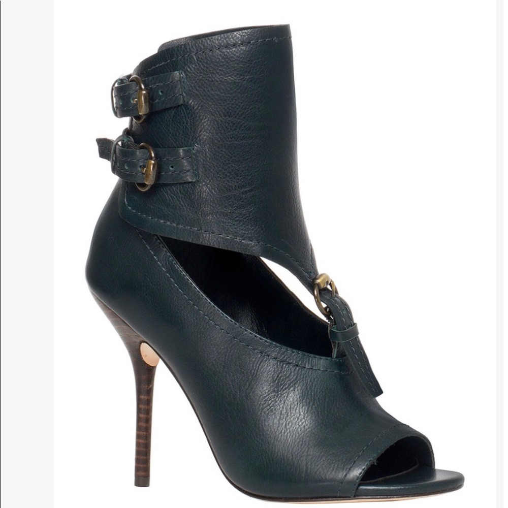 Leon Max leather pump